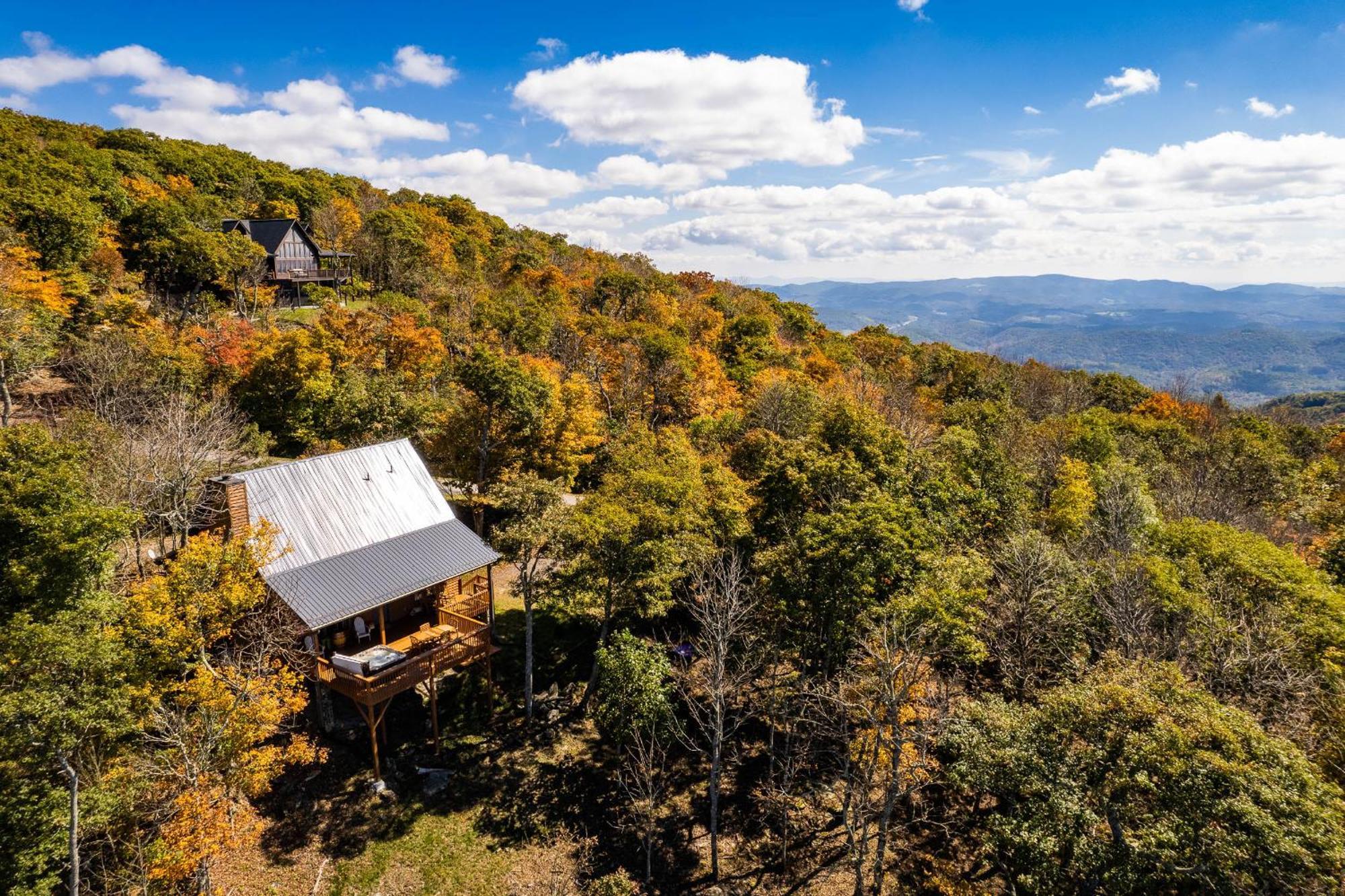 Above The Clouds Villa West Jefferson Exterior photo